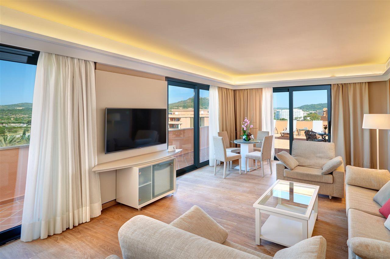 Hipotels Hipocampo Palace & Spa Cala Millor Kültér fotó A suite at the hotel
