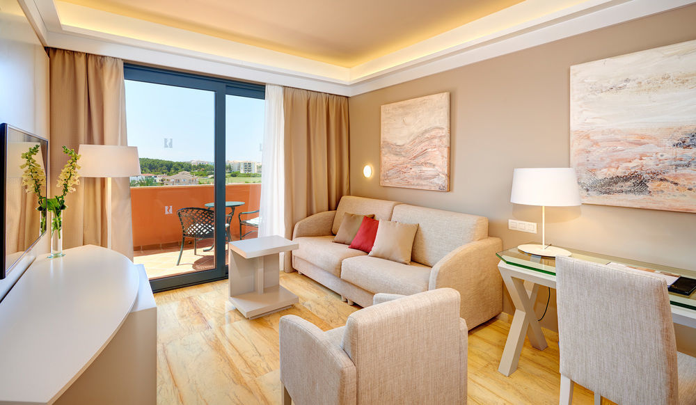 Hipotels Hipocampo Palace & Spa Cala Millor Kültér fotó A living room